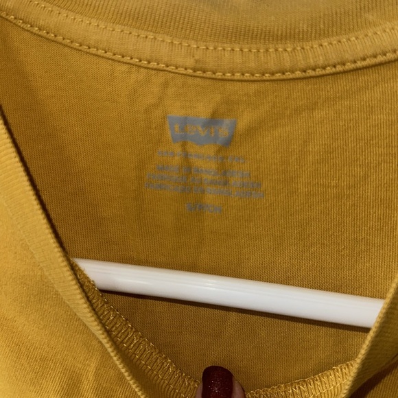 NWOT Levi yellow and red and blue logo vintage classic tee size small - Picture 3 of 5